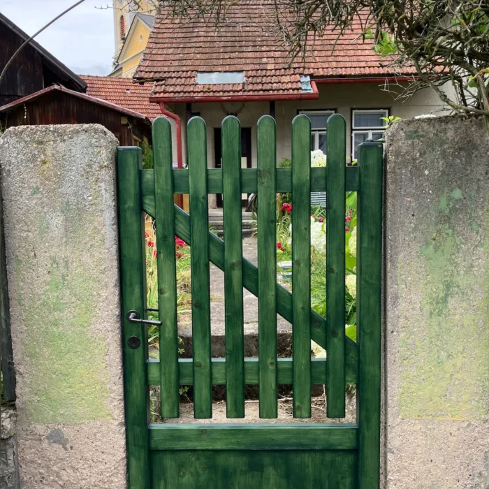 Dřevěná zelená vrátka na zakázku od truhlářství Zbraslav